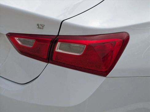 Used 2018 Chevrolet Malibu LT image 11
