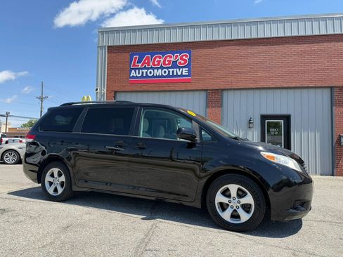 Used 2013 Toyota Sienna LE FWD image 4