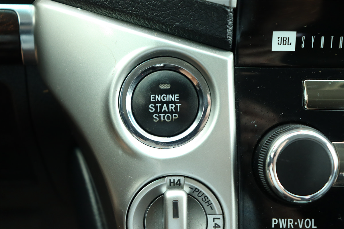 Used 2015 Toyota Land Cruiser AWD/4WD image 39