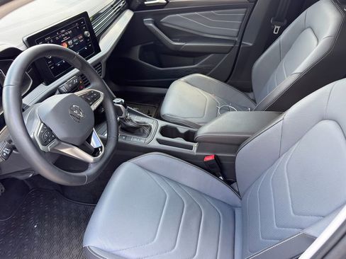 Used 2025 Volkswagen Jetta SEL image 9
