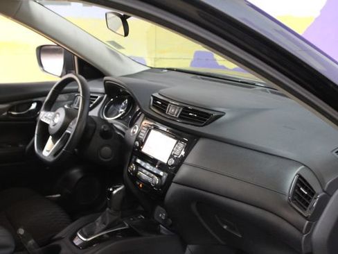 Used 2019 Nissan Rogue SV AWD/4WD image 12