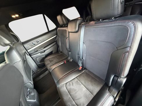 Used 2018 Ford Explorer XLT w/ Equipment Group 202A image 13