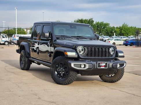 Used 2024 Jeep Gladiator Sport AWD/4WD image 2