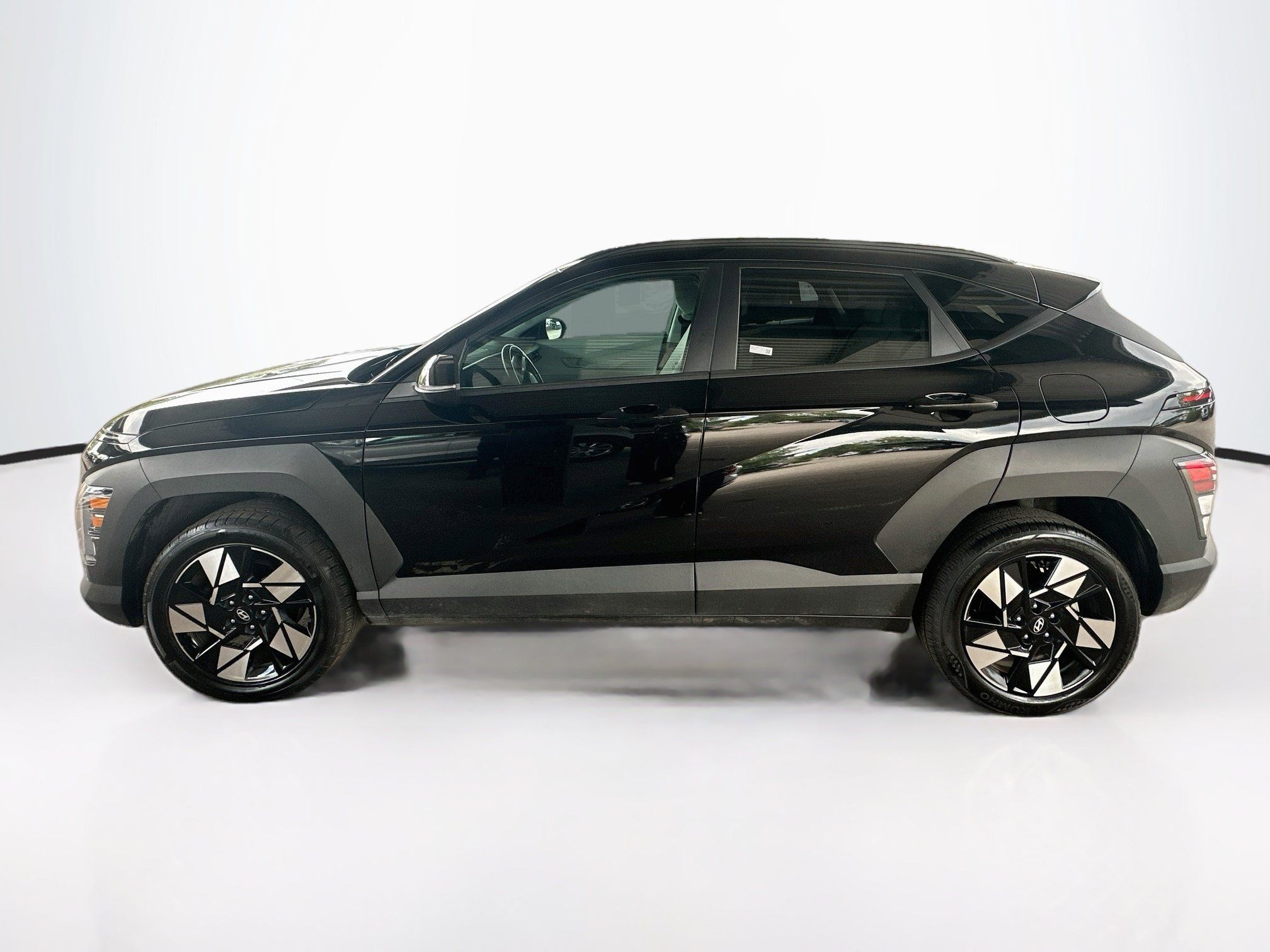 Used 2024 Hyundai Kona SEL AWD/4WD image 4