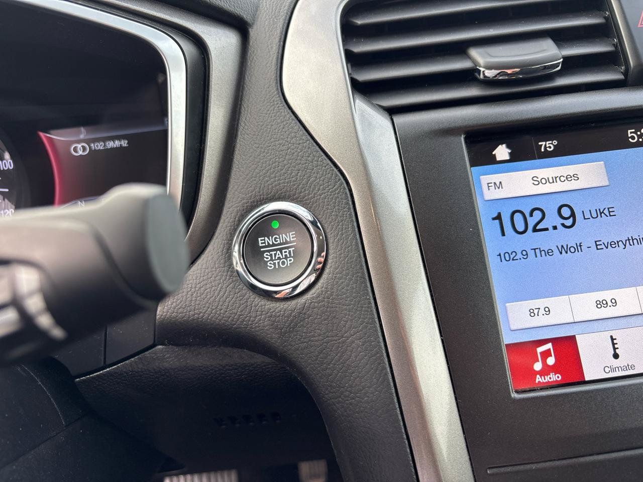 Used 2019 Ford Fusion SE FWD image 18