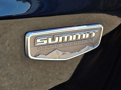 Used 2015 Jeep Grand Cherokee Summit AWD/4WD image 30