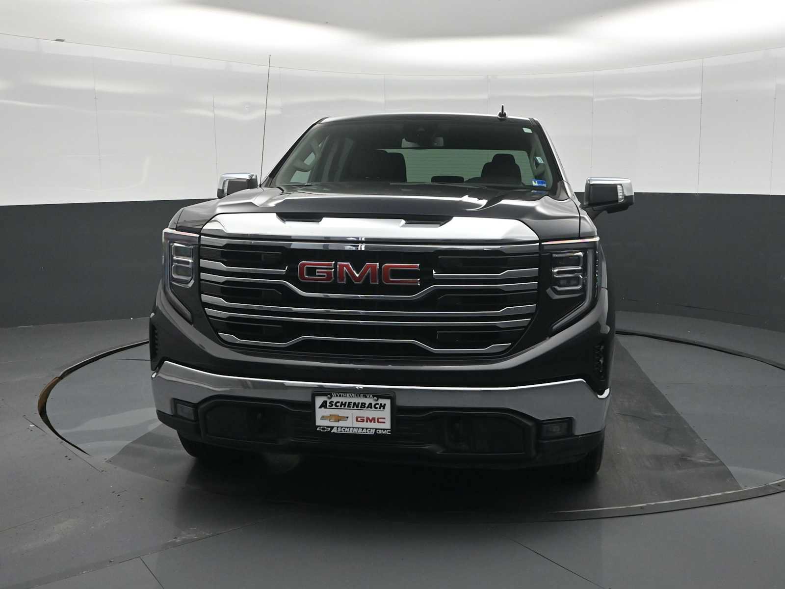 Used 2025 GMC Sierra 1500 SLT AWD/4WD image 5