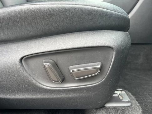 Used 2024 Toyota Highlander XLE AWD/4WD image 27