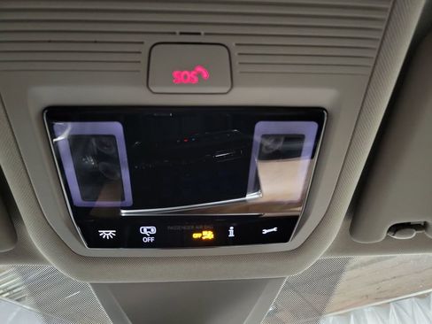 Used 2024 Volkswagen Atlas SE image 19