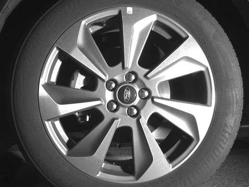 Used 2025 Ford Escape Platinum AWD/4WD image 26