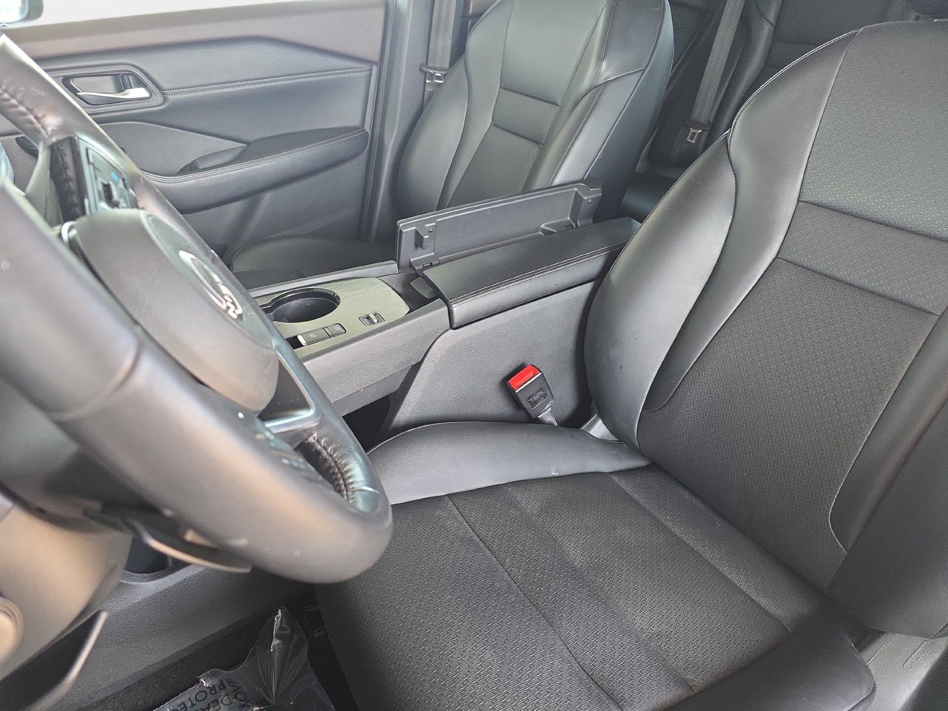 Used 2023 Nissan Rogue SV w/ SV Premium B Package FWD image 15