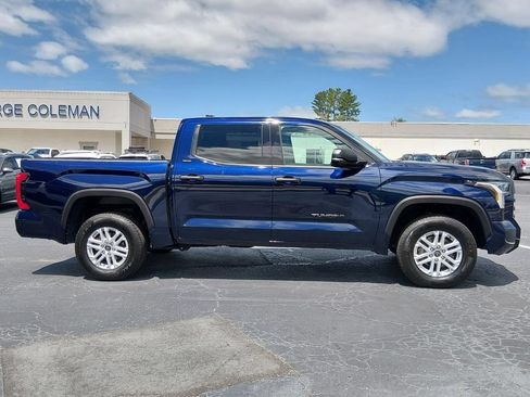 Used 2022 Toyota Tundra SR5 w/ SR5 Convenience Package AWD/4WD image 3