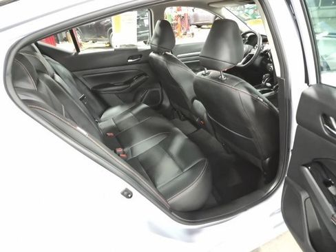 Used 2025 Nissan Altima 2.5 SR w/ SR Premium Package image 13