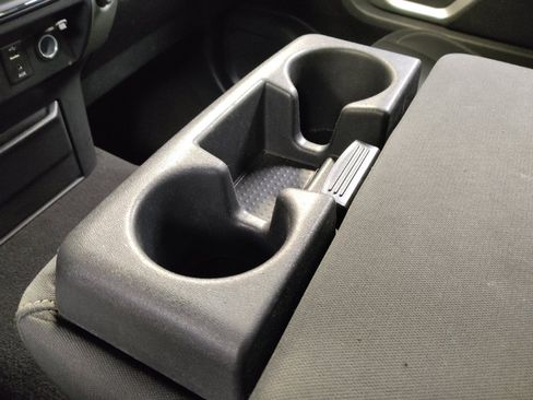 Used 2018 Nissan Titan SV image 26