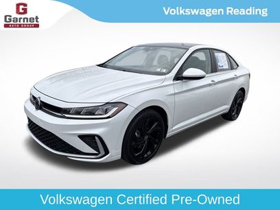 Certified 2025 Volkswagen Jetta SE w/ Sunroof Package
