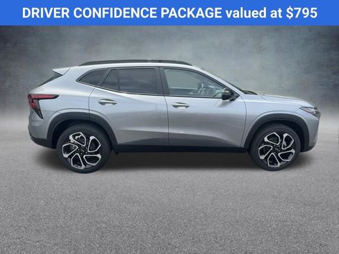 New 2026 Chevrolet Trax RS w/ Sunroof Package FWD image 3
