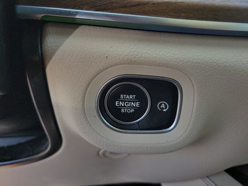 Used 2022 Mercedes-Benz GLS 450 4MATIC image 22