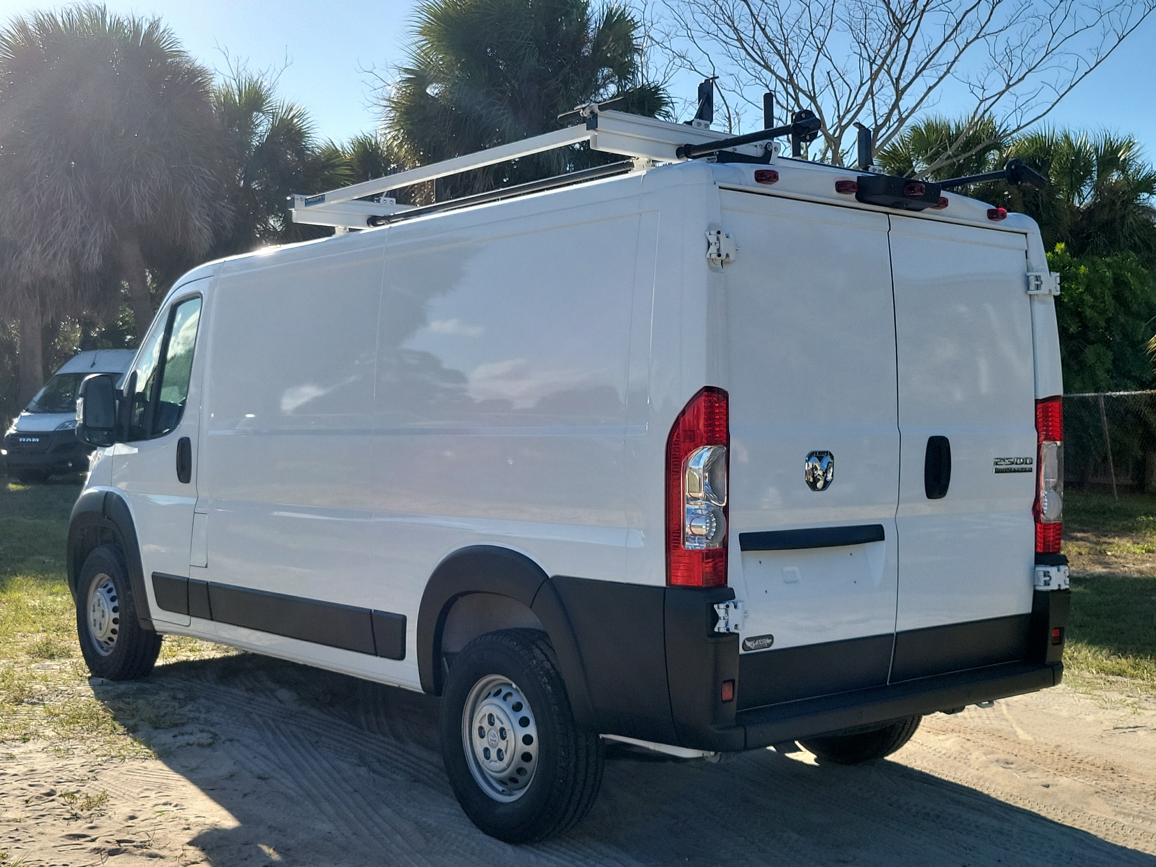 Used 2025 RAM ProMaster 2500 w/ Safety Group FWD image 3
