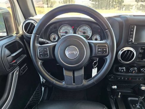 Used 2017 Jeep Wrangler Unlimited Rubicon w/ Connectivity Group AWD/4WD image 25