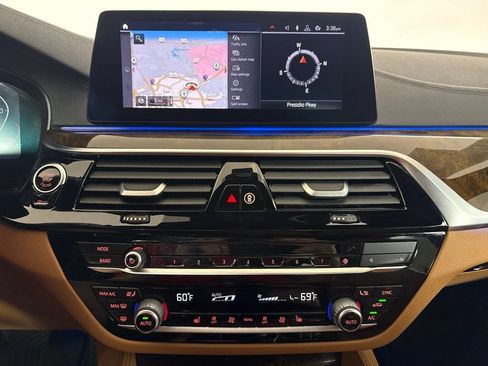 Used 2020 BMW 530i w/ Premium Package RWD image 12
