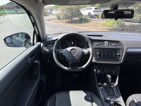 Used 2021 Volkswagen Tiguan SE w/ Panoramic Sunroof Package AWD/4WD image 16
