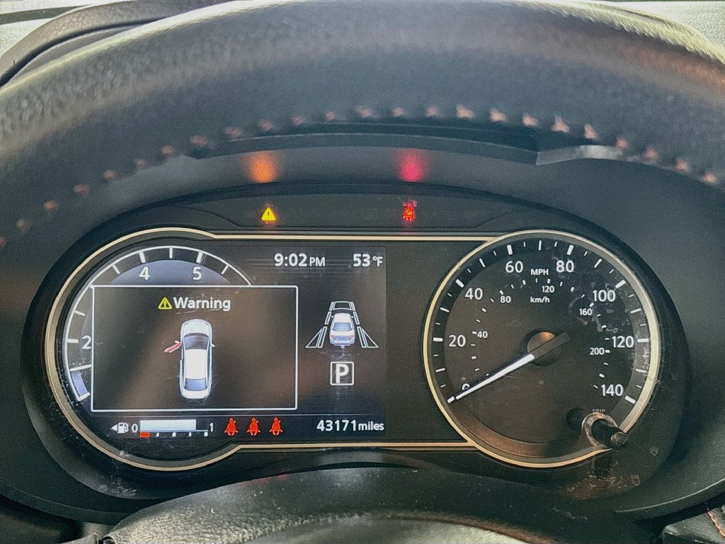 Used 2024 Nissan Versa SR FWD image 14