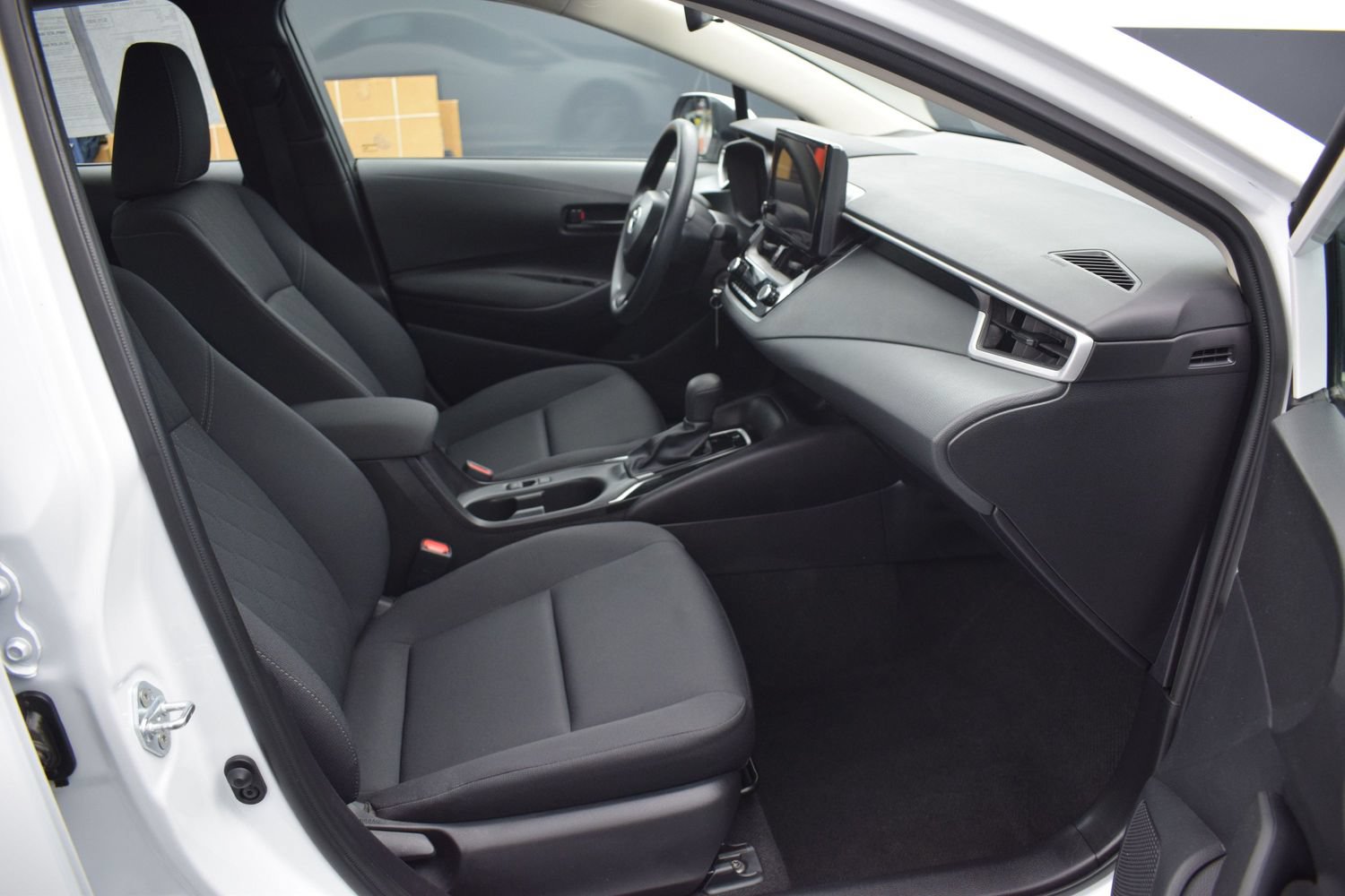 Used 2025 Toyota Corolla LE FWD image 10