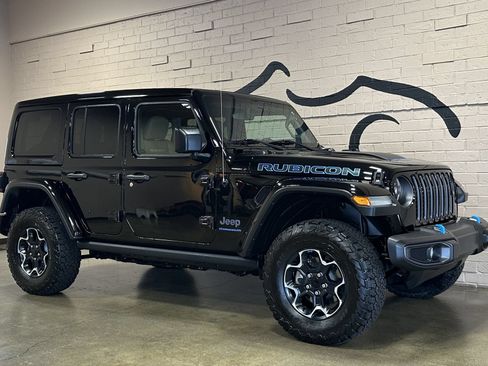 Used 2023 Jeep Wrangler Unlimited Rubicon 4xe w/ Cold Weather Group AWD/4WD image 2