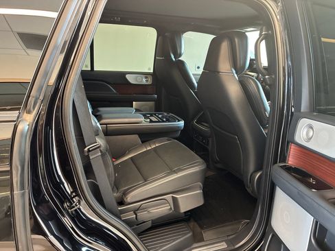 Certified 2023 Lincoln Navigator Reserve AWD/4WD image 9