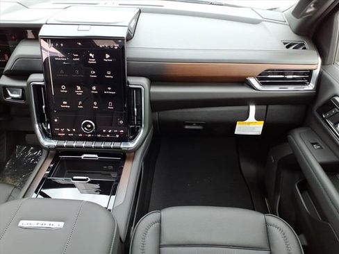 New 2026 GMC Yukon XL Denali w/ Denali Reserve Package image 19