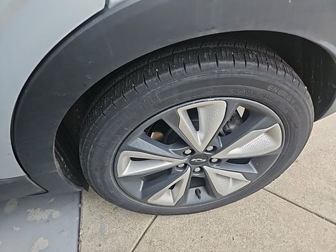 Used 2022 Chevrolet Bolt EUV LT w/ Convenience Package image 6