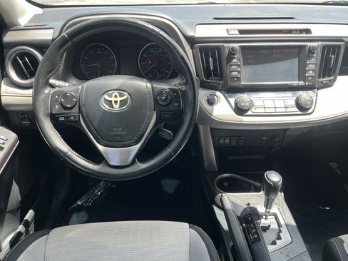 Used 2018 Toyota RAV4 XLE FWD image 17
