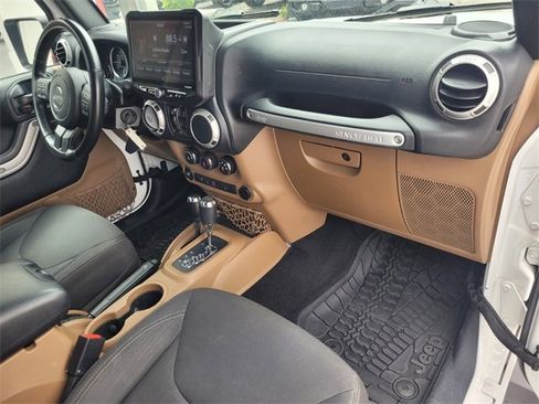 Certified 2017 Jeep Wrangler Unlimited Sahara w/ Connectivity Group image 16