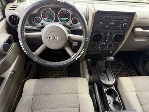 Used 2007 Jeep Wrangler Unlimited Rubicon w/ PWR Convenience Group image 9