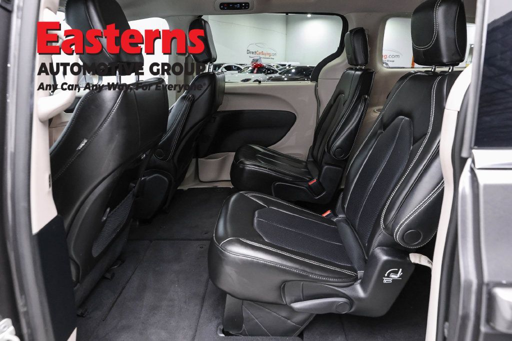 Used 2023 Chrysler Pacifica Touring-L FWD image 24