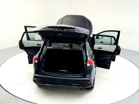 Certified 2024 Toyota Corolla Cross L image 23