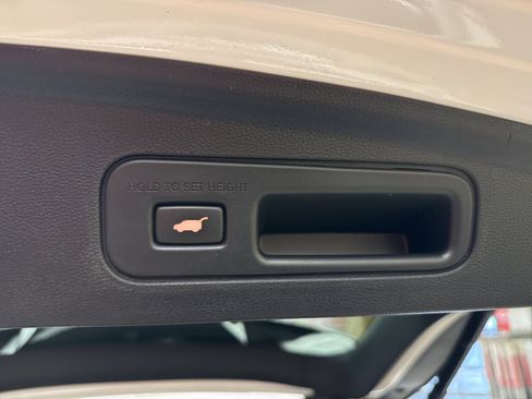 Used 2023 Acura MDX SH-AWD w/ Advance Package image 37