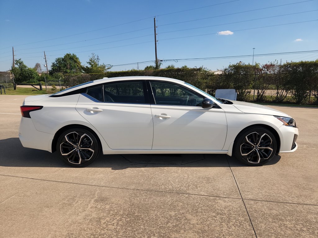 Used 2024 Nissan Altima 2.5 SR FWD image 4