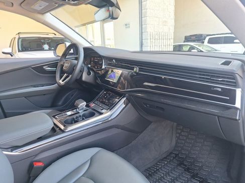 Used 2022 Audi Q8 Premium image 20