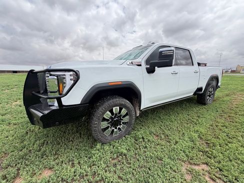 Used 2024 GMC Sierra 2500 Denali w/ Denali Reserve Package AWD/4WD image 4