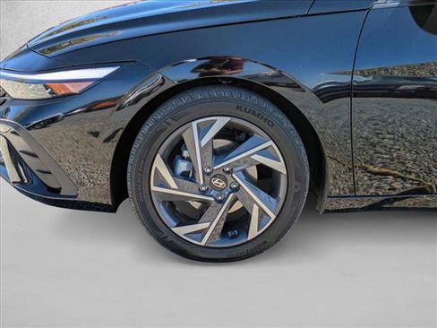 Certified 2025 Hyundai Elantra Sport FWD image 22