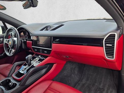 Used 2021 Porsche Cayenne image 23