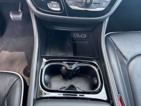 Used 2025 Chrysler Pacifica Limited FWD image 39