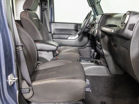 Used 2016 Jeep Wrangler Unlimited Rubicon w/ Connectivity Group image 41