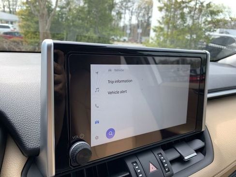 Used 2025 Toyota RAV4 XLE Premium image 21