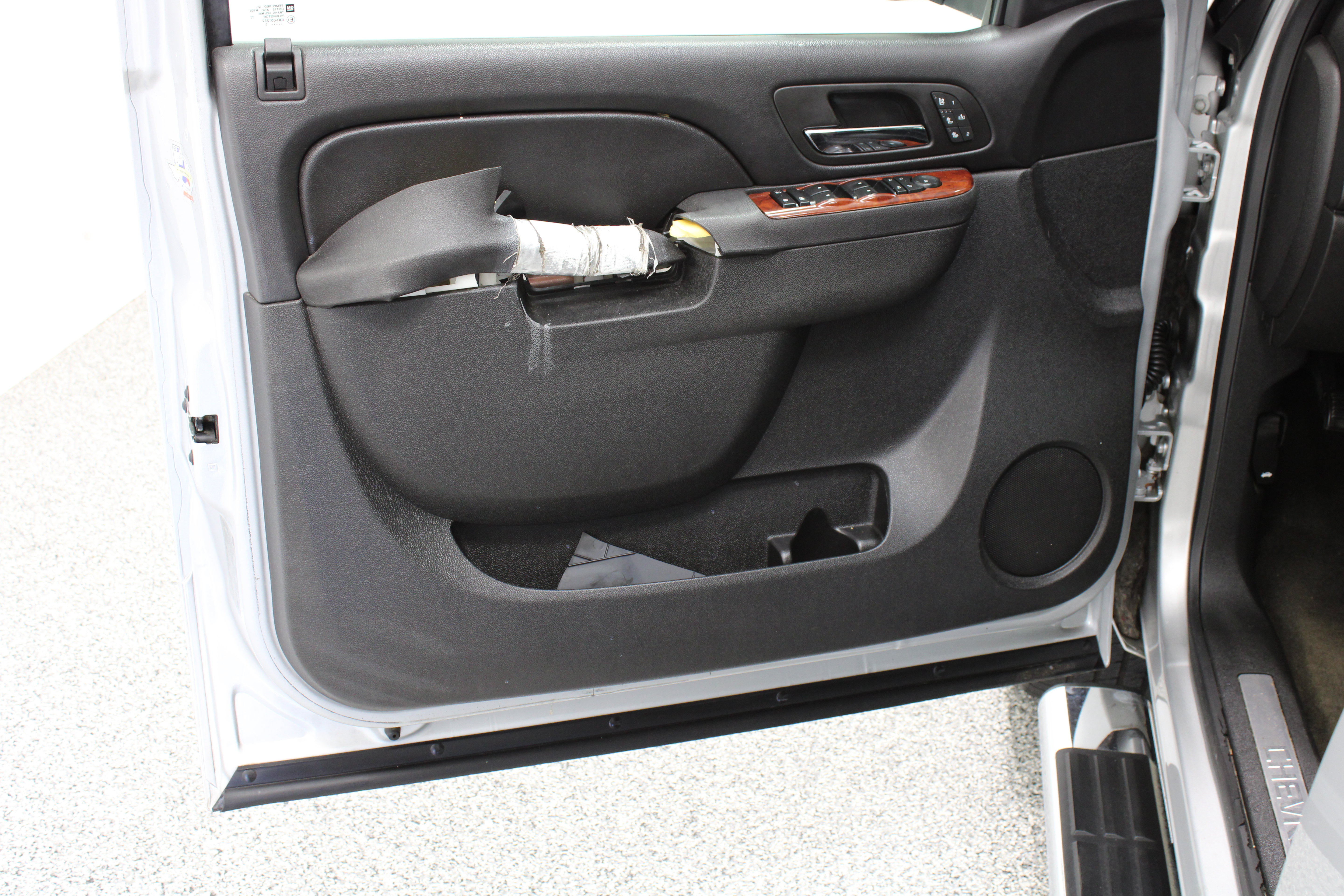 Used 2013 Chevrolet Tahoe LTZ RWD image 12