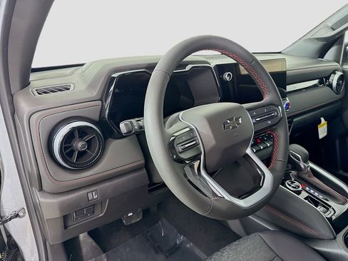 Used 2025 Chevrolet Colorado Z71 w/ Midnight Edition image 9