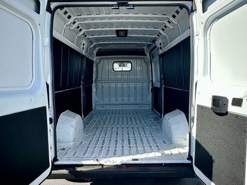 Used 2025 RAM ProMaster 2500 w/ Convenience Group image 12