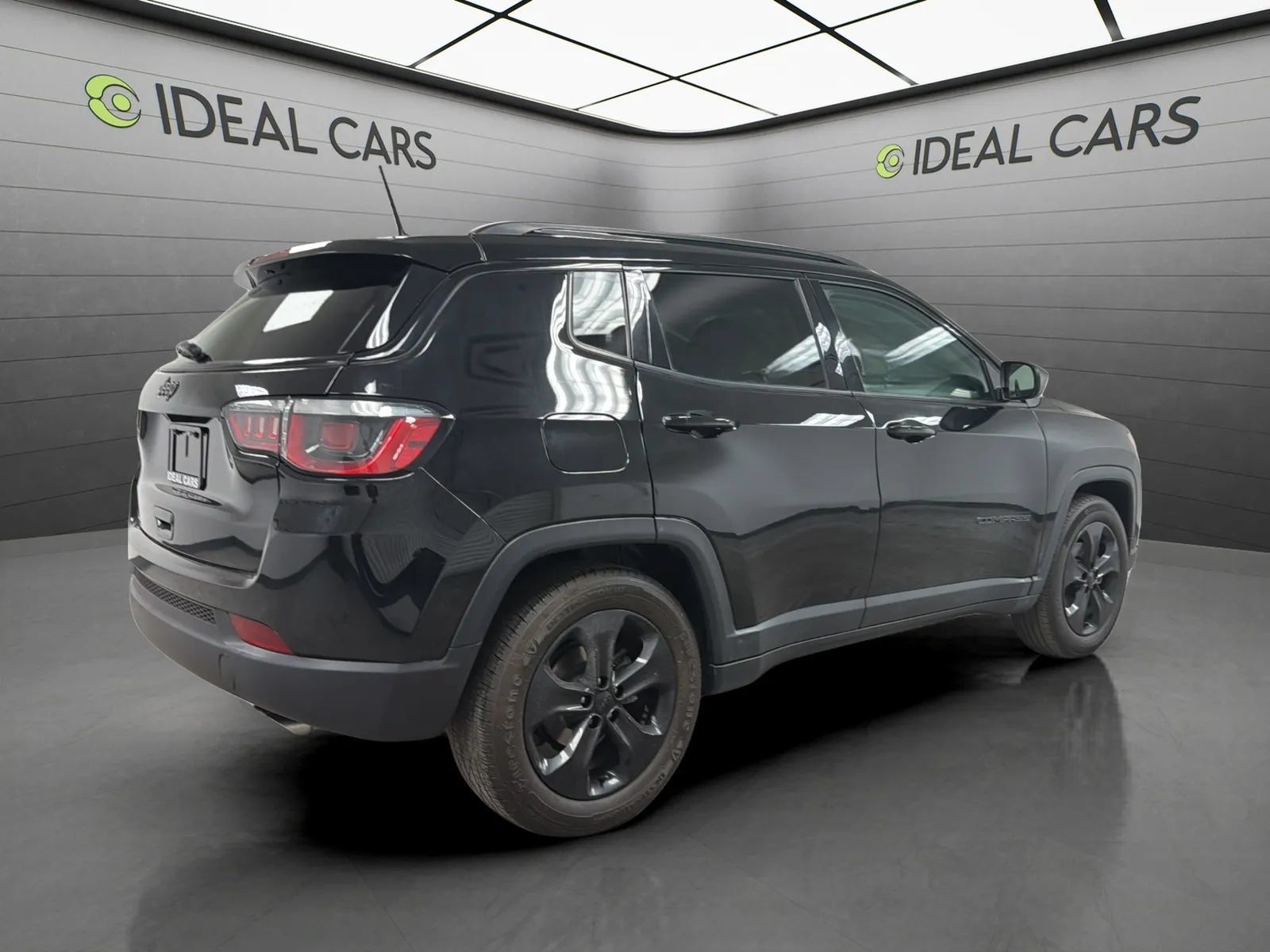 Used 2018 Jeep Compass Latitude w/ Popular Equipment Group FWD image 5