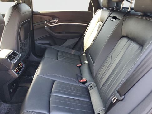 Used 2023 Audi e-tron Premium w/ Convenience Plus Package image 16